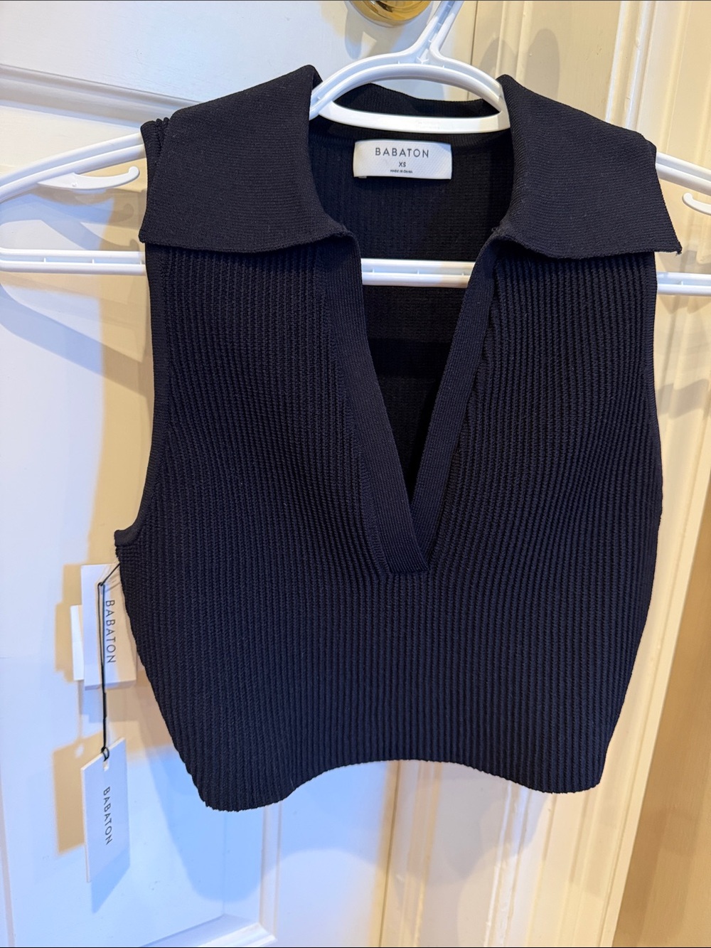 NWT Babaton sz XS Collared Black Ribbed Cropped Sculpt Knit Top deep V